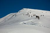 Salita da Oneta a Cima Grem su un percorso già ben innevato e tracciato da molti scialpinisti sabato 4 dicembre 2010 - FOTOGALLERY